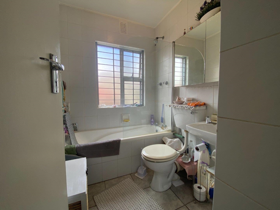 2 Bedroom Property for Sale in Oakglen Western Cape
